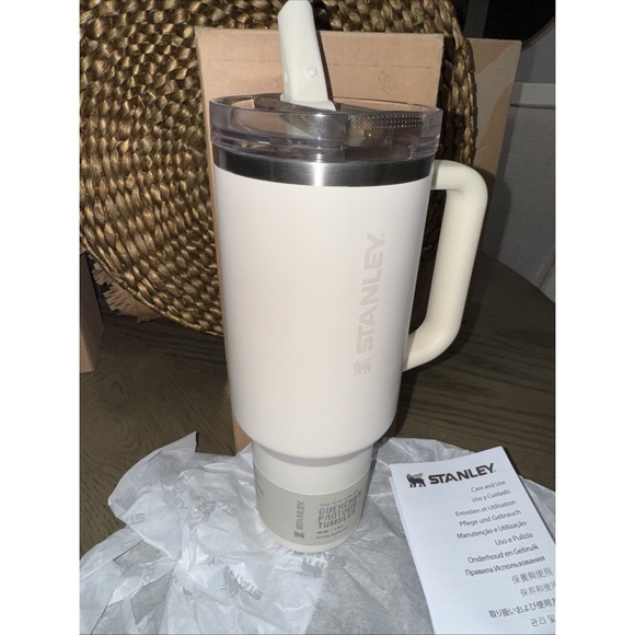 Stanley Cream Co40 oz Stainless Steel Quencher Pro Tour Tumbler- New With Tags - Picture 3 of 7